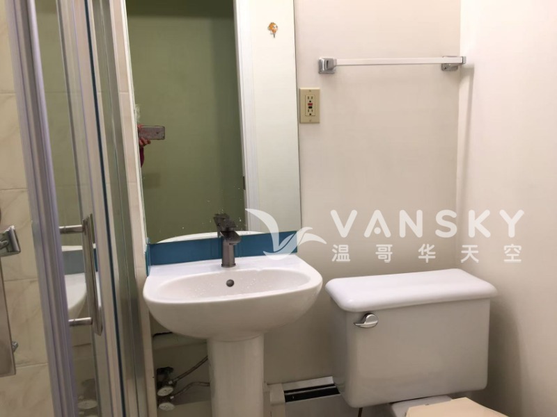 250803000659_3-2 washroom.jpg